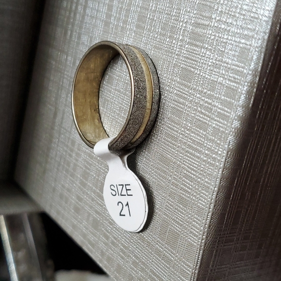 ๐ฅ5/$25๐ฅ Unisex gold ring - Picture 1 of 3